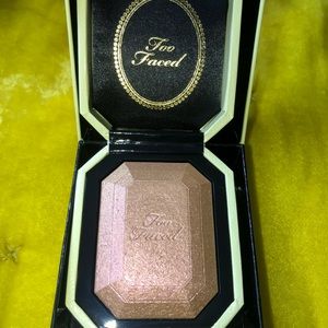 Too faced diamond fire highlighter
